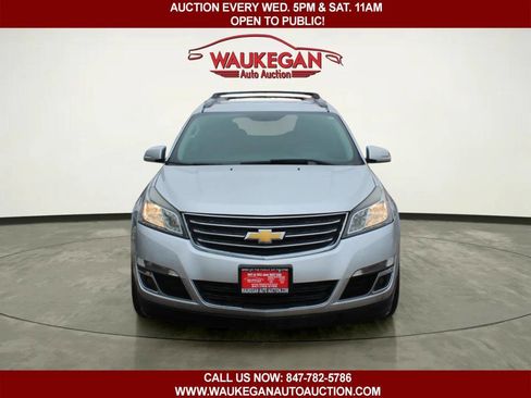 Used 2015 Chevrolet Traverse LT image 2