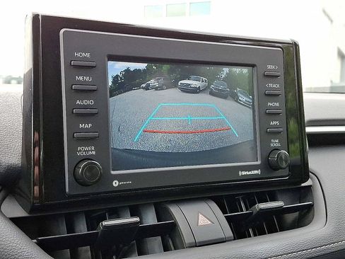 Used 2022 Toyota RAV4 LE image 17