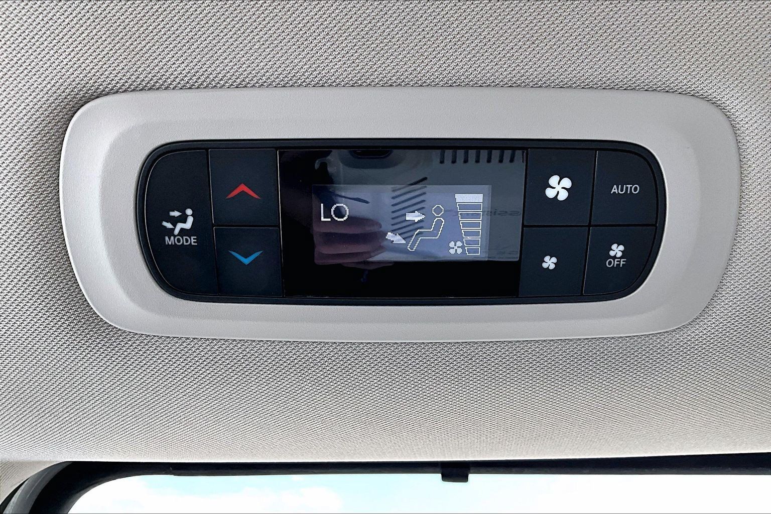 Used 2023 Chrysler Pacifica Touring-L FWD image 24