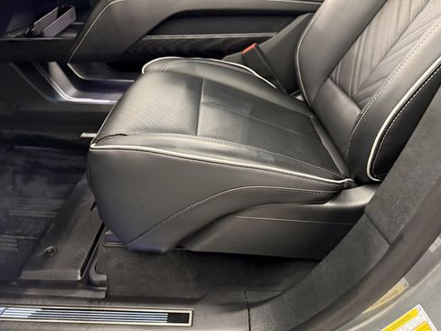 Used 2026 Cadillac Vistiq Platinum w/ LPO, Floor Liner Package AWD/4WD image 18