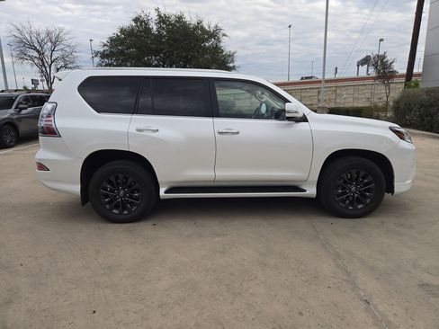 Used 2023 Lexus GX 460 Premium image 2