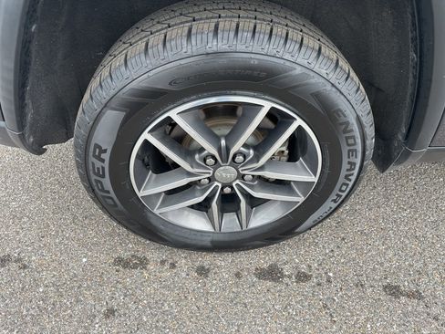 Used 2018 Jeep Grand Cherokee Limited image 11