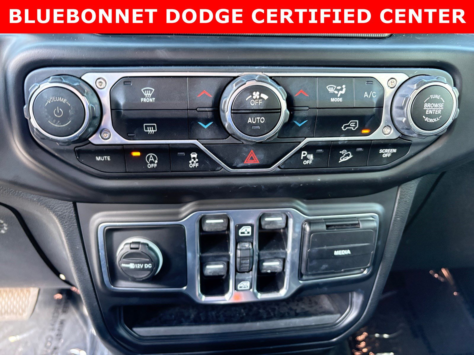 Used 2020 Jeep Wrangler Unlimited Sahara AWD/4WD image 19