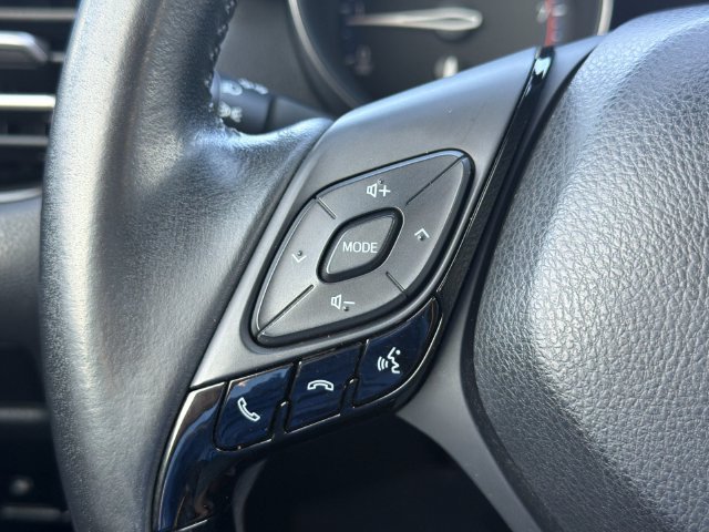 Used 2020 Toyota C-HR XLE FWD image 25