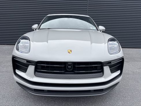 Used 2025 Porsche Macan image 8