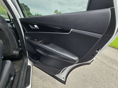 Used 2019 Kia Sorento FWD V6 image 27