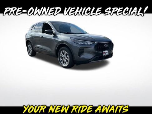 Used 2023 Ford Escape Active image 1