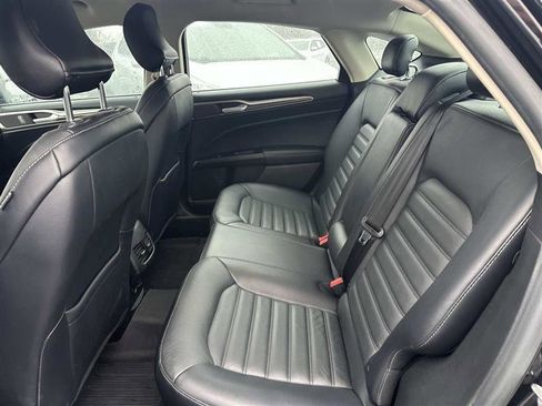 Used 2018 Ford Fusion SE w/ Fusion SE Technology Package image 12