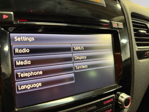 Used 2013 Volkswagen Touareg Sport image 30