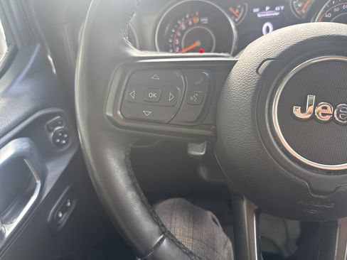 Used 2022 Jeep Gladiator Willys image 18