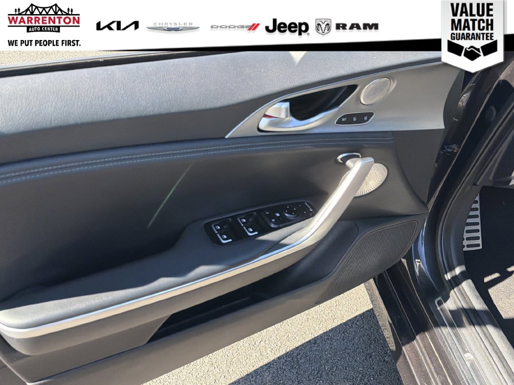 Used 2019 Kia Stinger GT2 AWD/4WD image 17