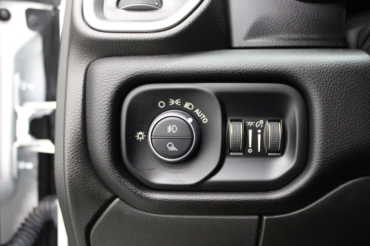 Used 2025 RAM 2500 Laramie w/ Sport Appearance Package AWD/4WD image 18