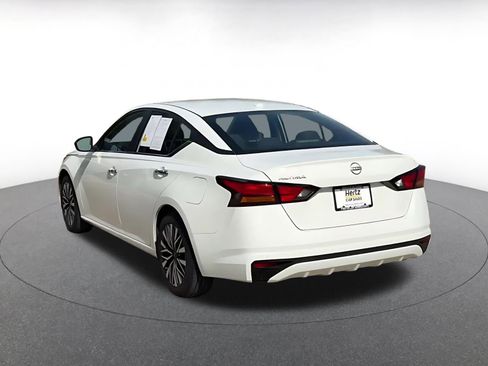 Used 2025 Nissan Altima 2.5 SV FWD image 11