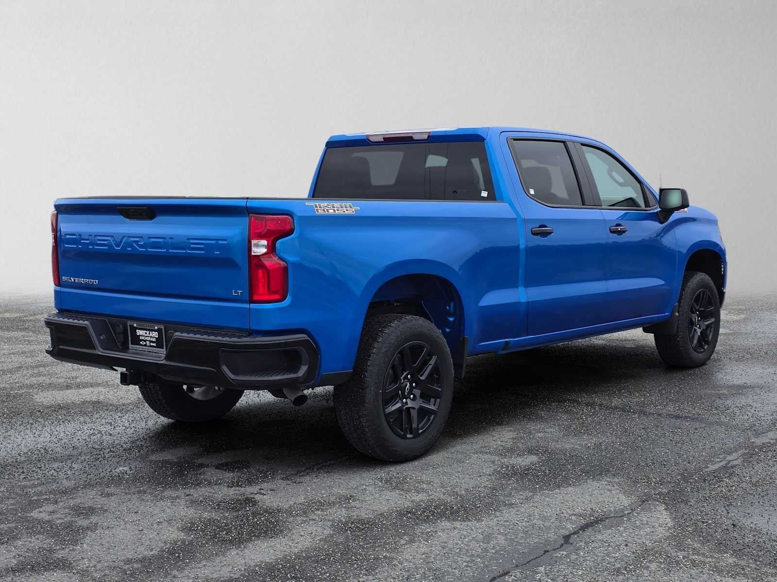Used 2025 Chevrolet Silverado 1500 LT Trail Boss AWD/4WD image 3