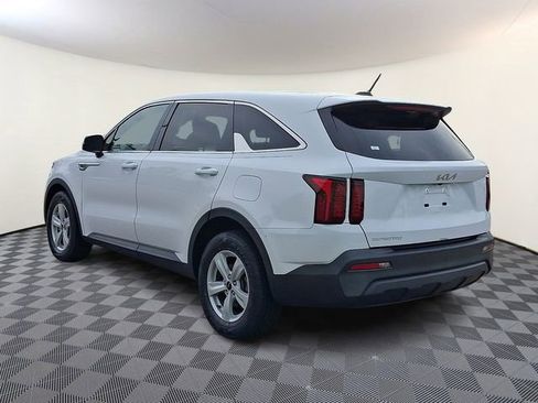 Used 2023 Kia Sorento LX image 5