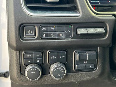 Used 2022 Chevrolet Suburban Premier w/ Premium Package image 31