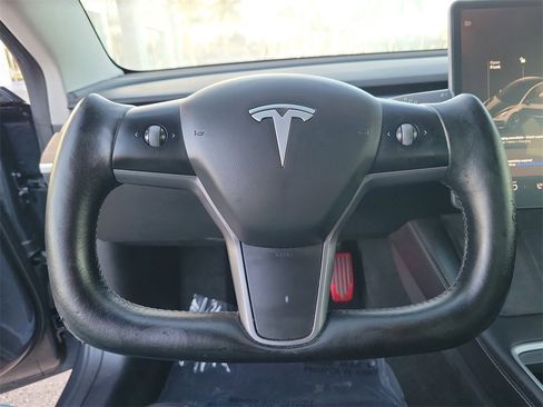 Used 2021 Tesla Model 3 Standard Range Plus image 19