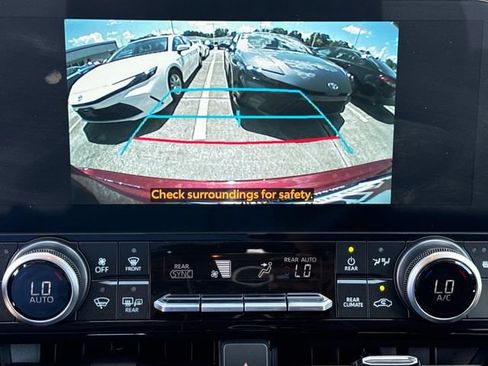 Used 2026 Toyota Highlander XLE AWD/4WD image 32