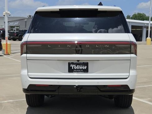 New 2026 Lincoln Navigator Reserve AWD/4WD image 7
