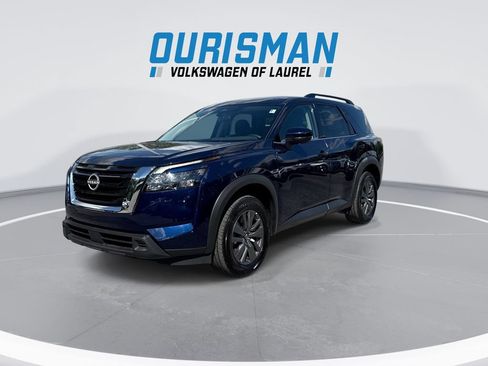 Used 2025 Nissan Pathfinder SV FWD image 4