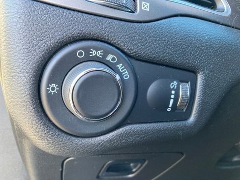 Used 2021 Jeep Cherokee Latitude image 14