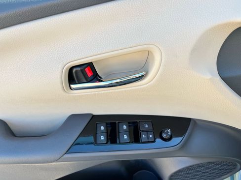 Used 2016 Toyota Prius Two image 11