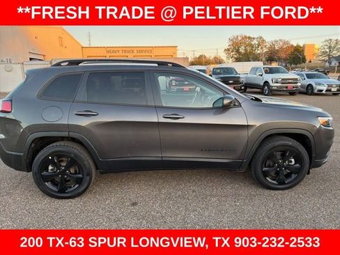 Used 2021 Jeep Cherokee Latitude Plus image 2