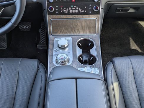 Used 2025 Genesis GV80 2.5T Advanced image 17