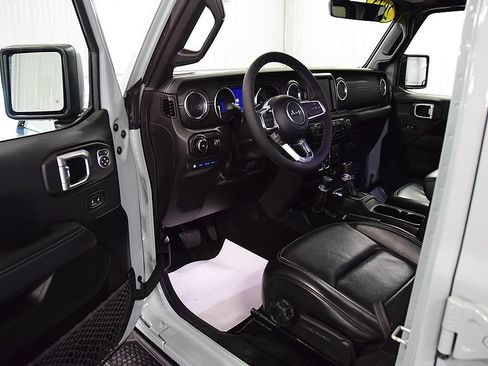 Used 2023 Jeep Wrangler Unlimited Sahara w/ Cold Weather Group AWD/4WD image 14