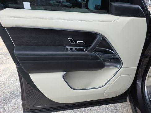 Used 2022 Land Rover Range Rover SE image 17