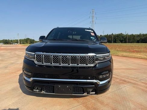 Used 2022 Jeep Grand Wagoneer Series III w/ Rear Seat Video Group 1 AWD/4WD image 2