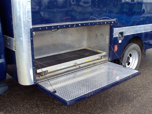 Used 2012 Ford F550 4x4 Regular Cab Super Duty w/ Payload Upgrade Pkg image 13