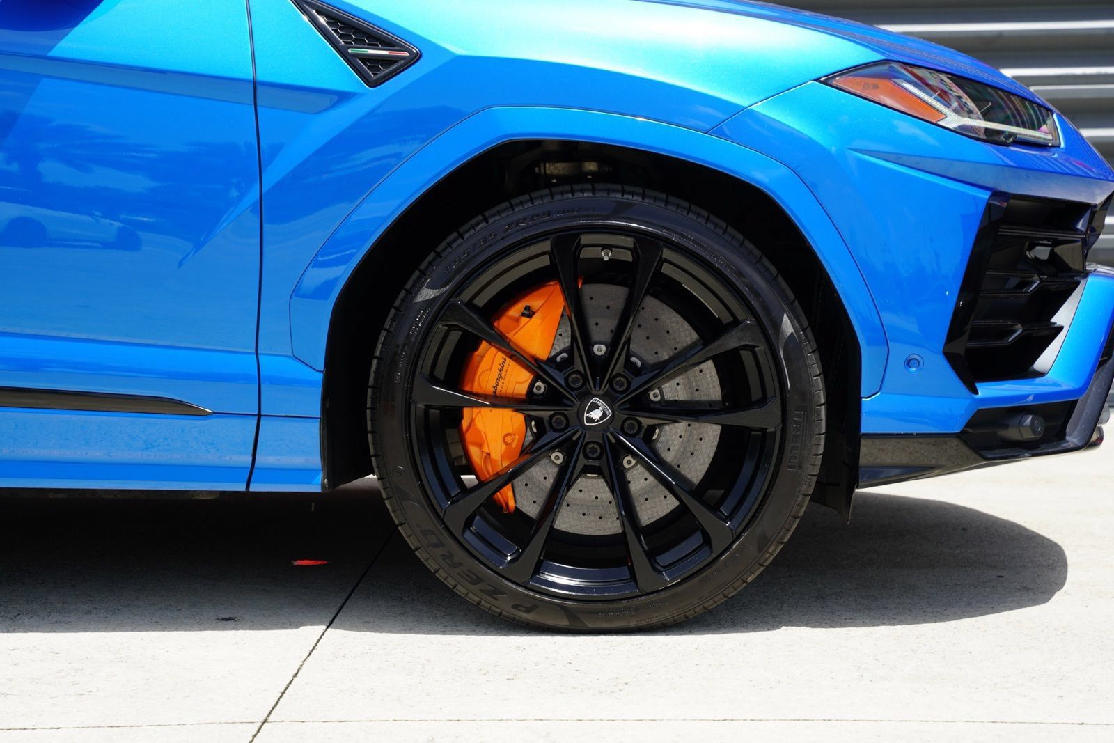 Used 2020 Lamborghini Urus AWD/4WD image 2