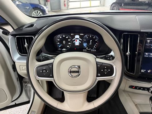 Used 2018 Volvo XC60 T6 Momentum w/ Advanced Package image 30