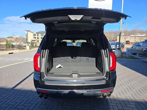 Used 2021 GMC Yukon Denali w/ Denali Premium Package image 7
