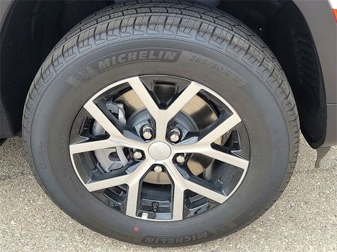 New 2025 Jeep Grand Cherokee L Limited image 7