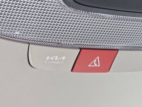 Used 2025 Kia Niro EX image 8