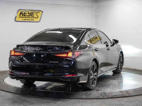Used 2025 Lexus ES 300h F Sport w/ Accessory Package (Z1) FWD image 4