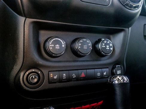 Used 2017 Jeep Wrangler Unlimited Rubicon image 27