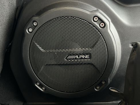 Used 2025 Jeep Wrangler Sahara w/ Safety Group image 21