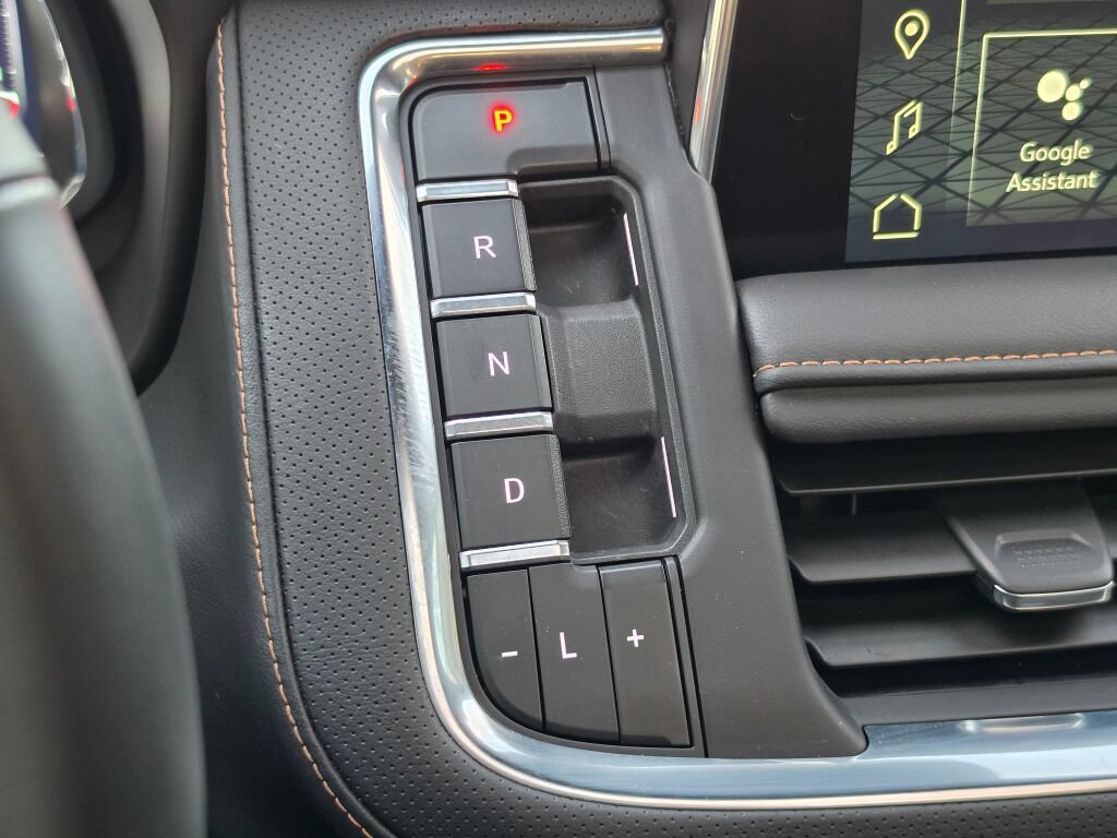 Used 2024 GMC Yukon XL AT4 w/ Technology Package AWD/4WD image 25