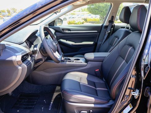 New 2026 Nissan Altima 2.5 SR w/ SR Midnight Edition Package FWD image 7