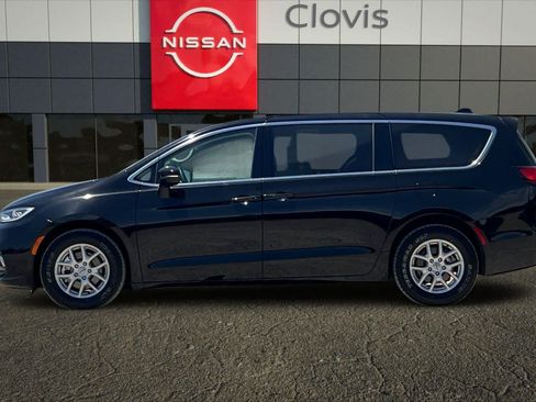 Used 2024 Chrysler Pacifica Touring-L FWD image 6