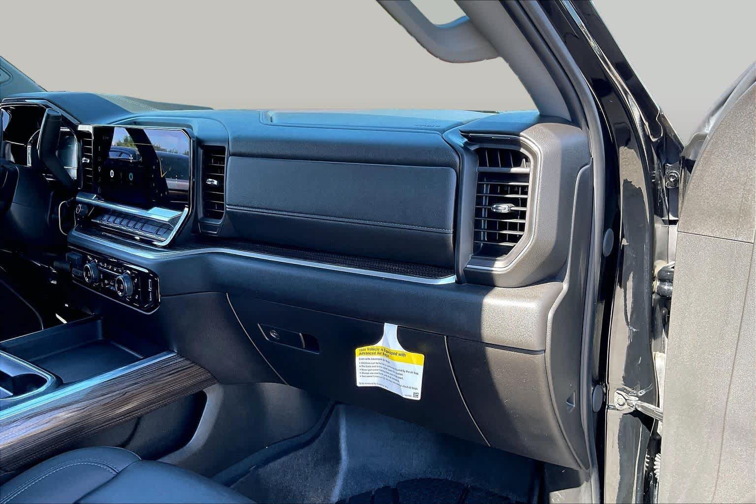 Used 2025 Chevrolet Silverado 2500 LT w/ Trail Boss Package AWD/4WD image 17