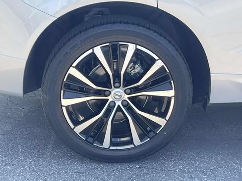 Used 2023 Volvo XC60 B5 Plus w/ Climate Package AWD/4WD image 10