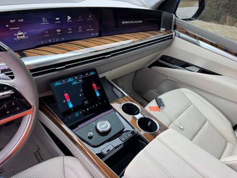 Certified 2025 Cadillac Escalade ESV Sport Platinum image 33