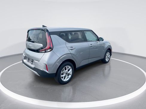 Certified 2025 Kia Soul LX w/ LX Technology Package FWD image 8