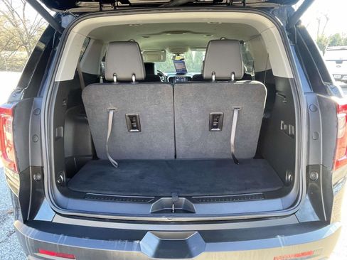 Used 2023 GMC Acadia SLT w/ Elevation Edition image 5
