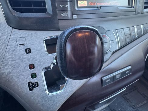 Used 2012 Toyota Sienna XLE image 30