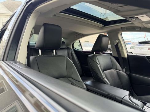 Used 2019 Lexus ES 350 w/ Premium Package FWD image 11